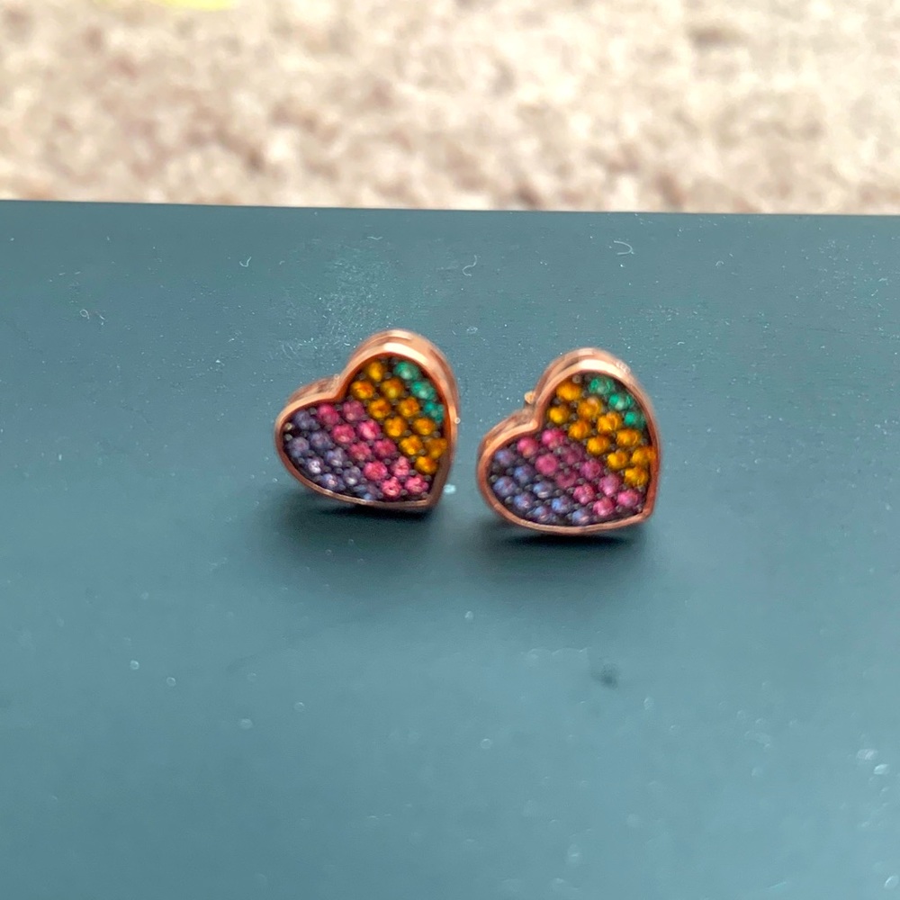 New Crystal heart earrings posts.